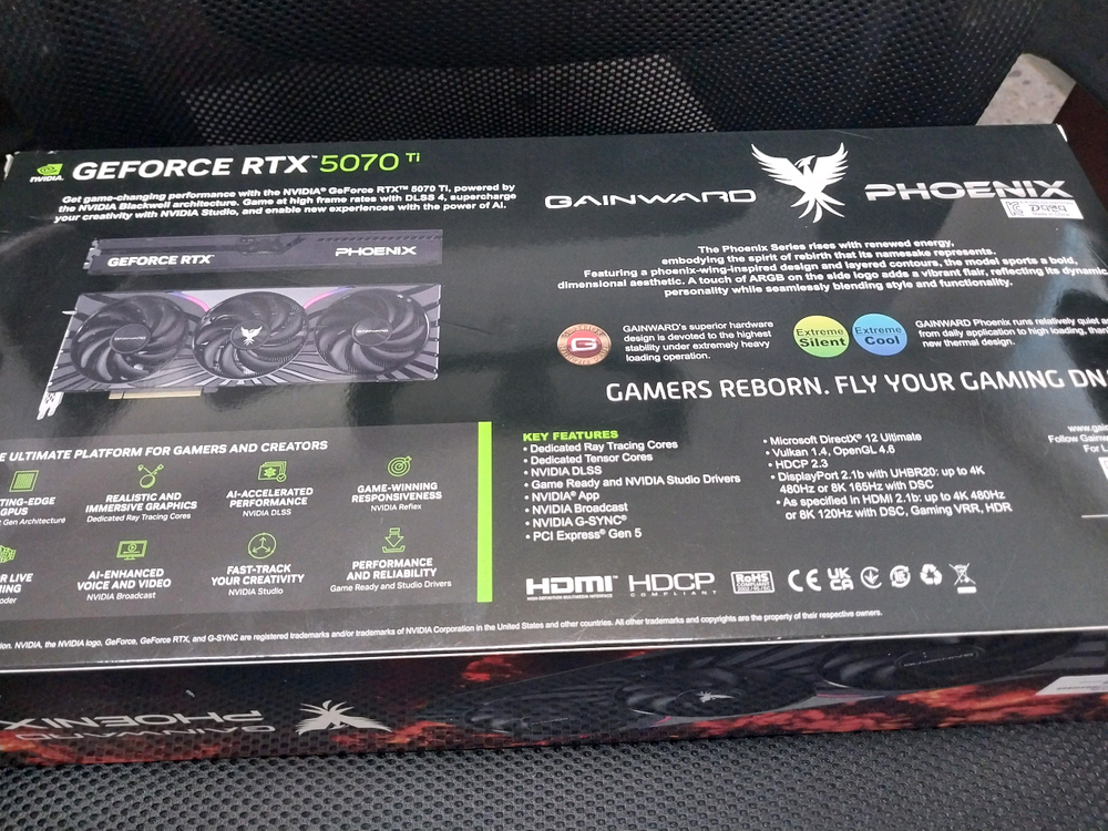 RTX 5070 Ti 그래픽카드 이미지