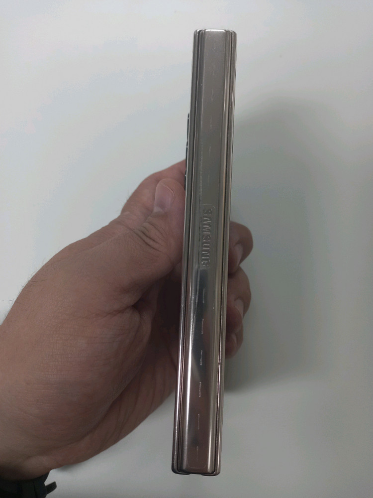 폴더블 스마트폰 256GB 자급제 이미지