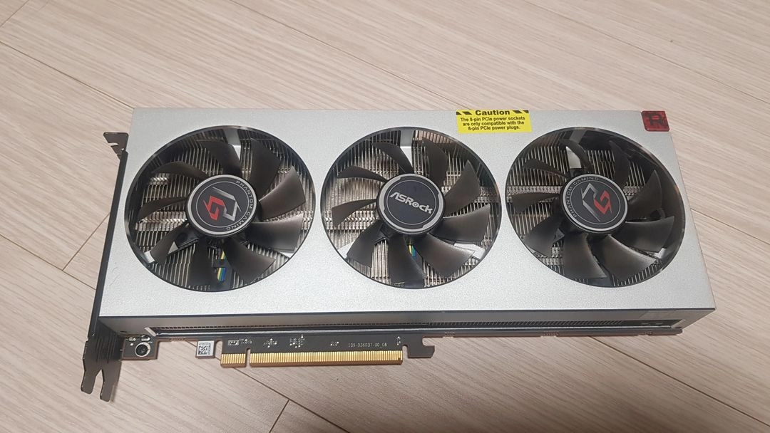 인텔 i7-13700K+메인보드+메모리(64GB)+GPU(16GB) 반본체 이미지