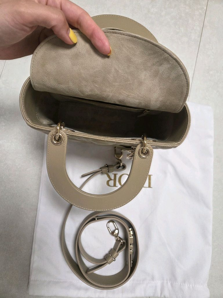 디올 레이디백 스몰 베이지 이미지