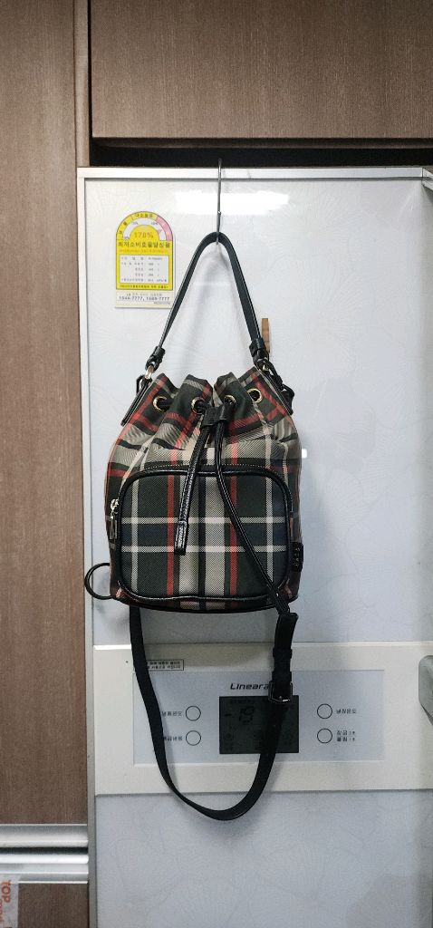 닥스 체크 미니버킷백/ 이세이미야케 파우치백 이미지