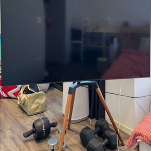 삼성 70인치 TV + 원목 이젤거치대 이미지
