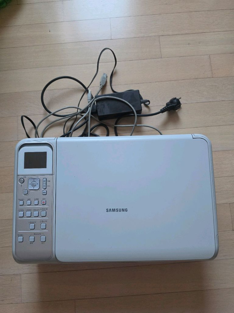 LG 모니터(LED TV), 복합기(삼성), 노트북 받침대(3M), 시슬리 벨라백, 유선 전화기, 공기측정기 (중고 이미지