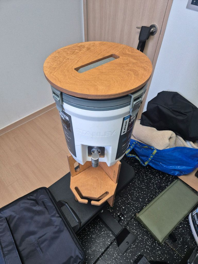 스탠리 7.5L 워터저그, 거치대 이미지