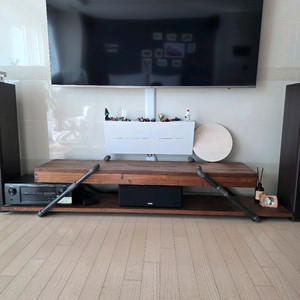 인더스트리얼 나무 TV 거실장 이미지
