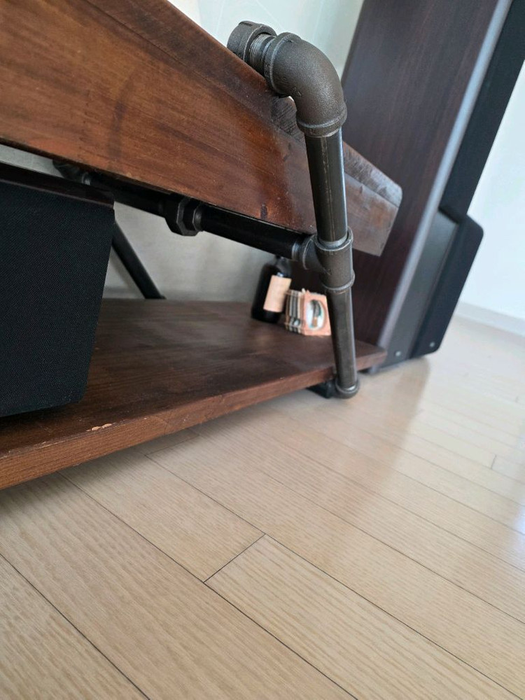 인더스트리얼 나무 TV 거실장 이미지