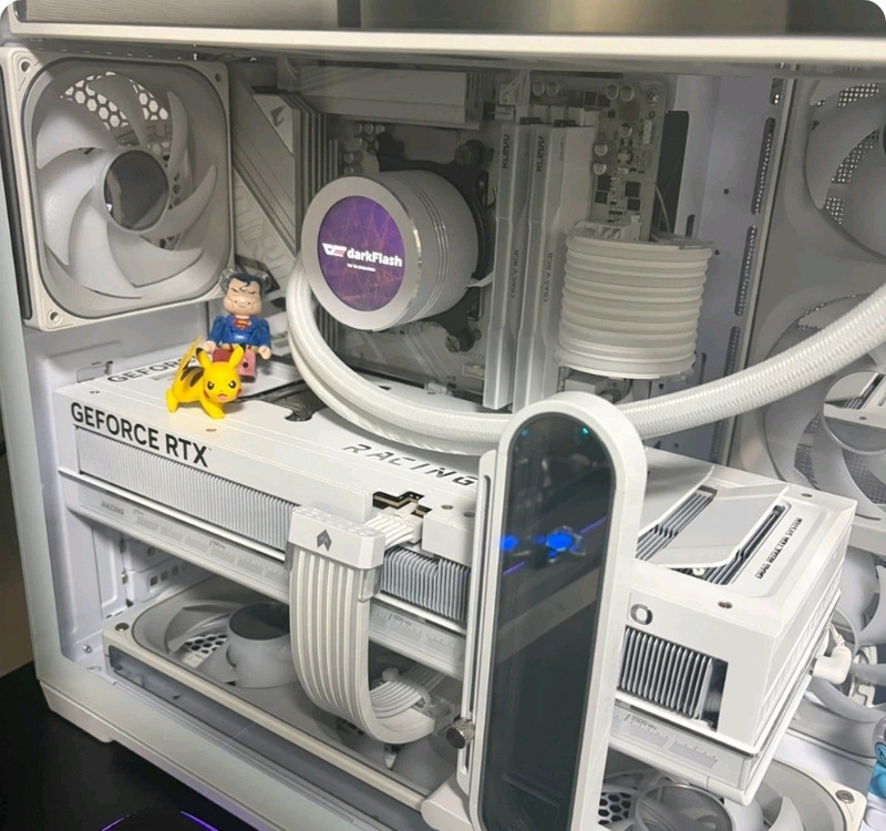 만리 RTX 5070 Ti Gallardo 화이트 이미지