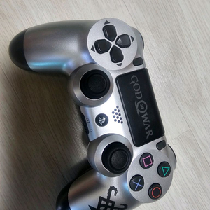 PS4 플스4 듀얼쇼크4 갓오브워에디션 한정판 이미지