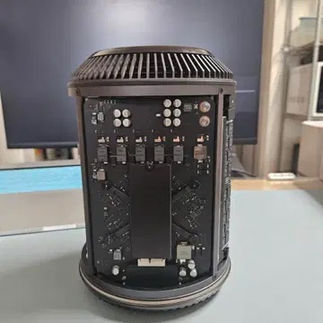 애플 맥프로(Mac Pro) 본체,정품케이블 팝니다 모두 순정 이미지