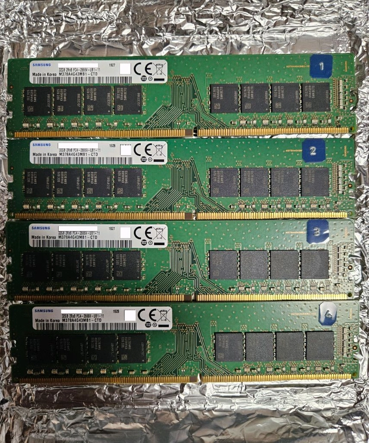 인텔 i9-13900KF+메인보드+128GB+GPU(16GB) 반본체 이미지
