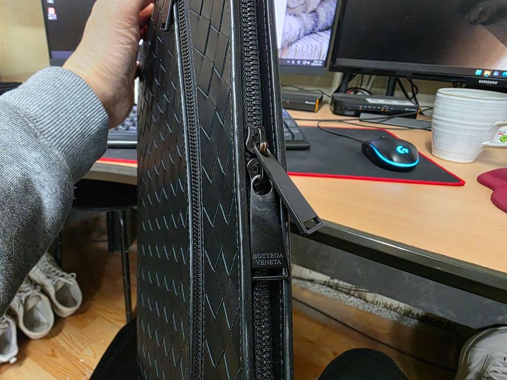 보테가베네타 인트레치아토 도큐먼트 라지 클러치백 이미지