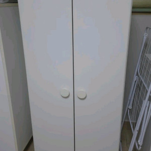 화이트 옷장 이미지