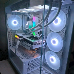 7800X3D , 4070TiSUPER PC본체 팝니다 이미지