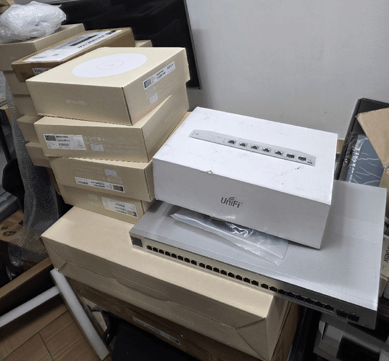 (Unifi WiFi 7 최상급 AP 세트,) U7-Pro-XGS 및 10G POE++스위치 (US-XG-6POE) 이미지