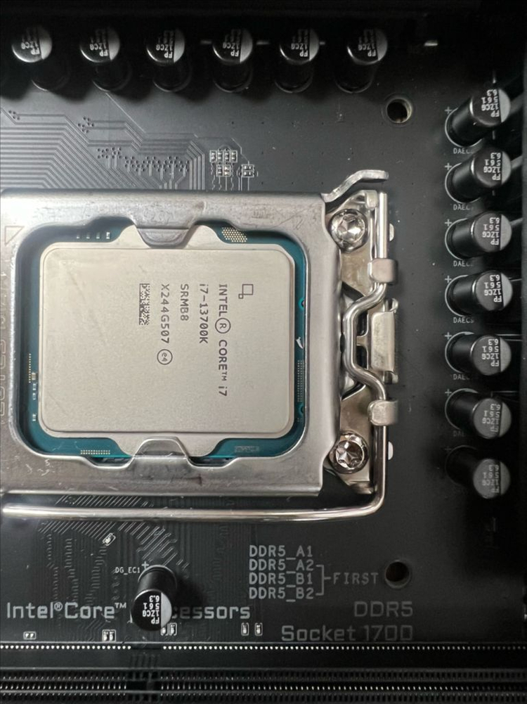 인텔 i7 13700k CPU + 기가바이트 Z790 어로스 엘리트 이미지