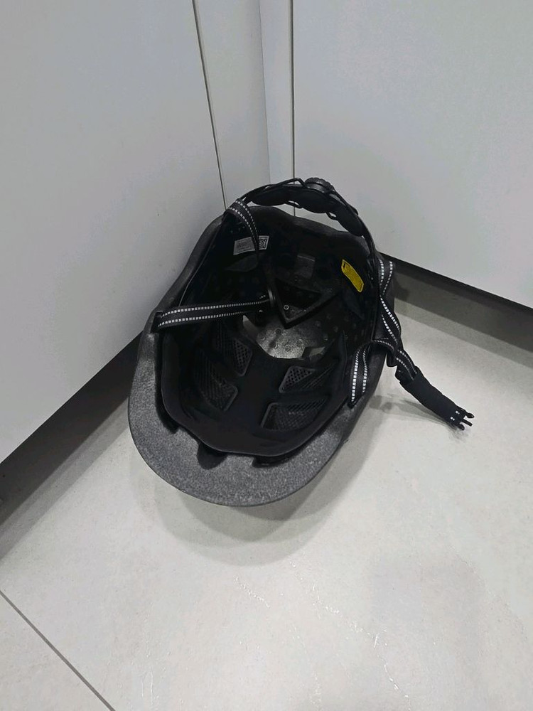 톰디어 자전거 헬멧 이미지