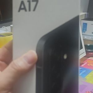 갤럭시 A17 128기가 블랙 자급제 미개봉 이미지