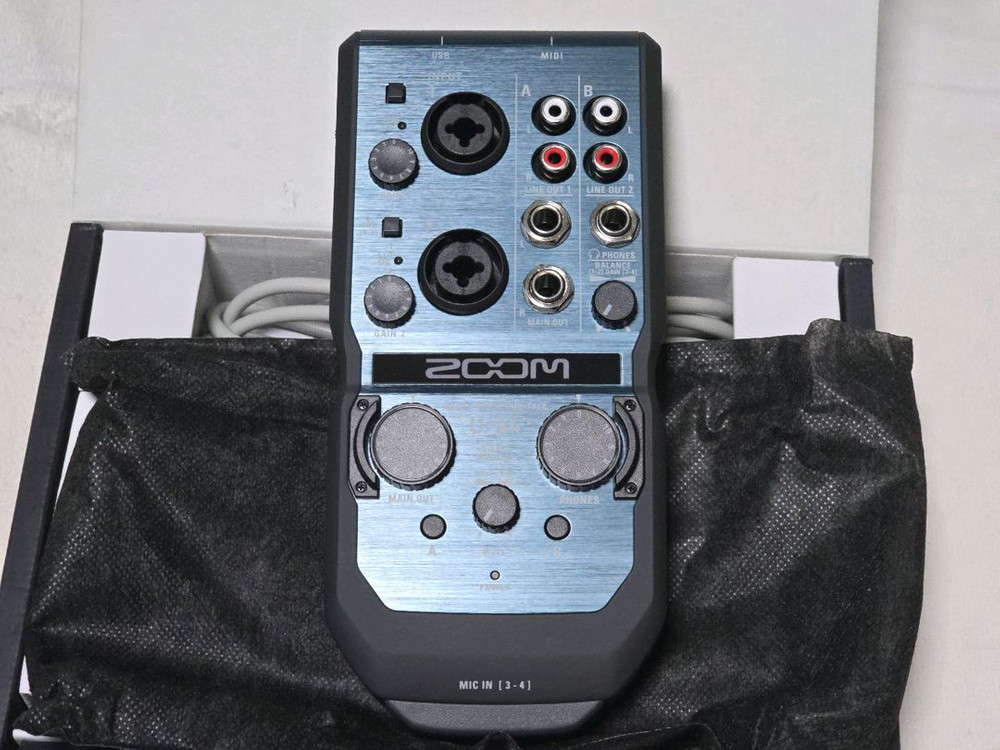 ZOOM U-44 오디오 인터페이스 이미지
