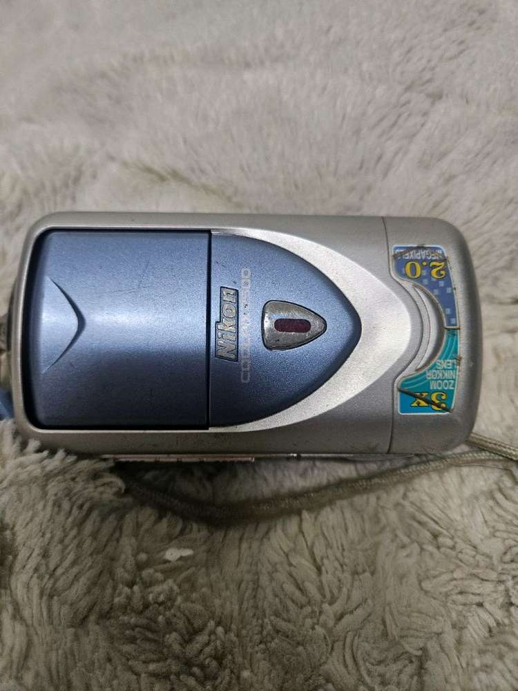 니콘 쿨픽스 2500 황조지 디카 레트로 카메라 이미지