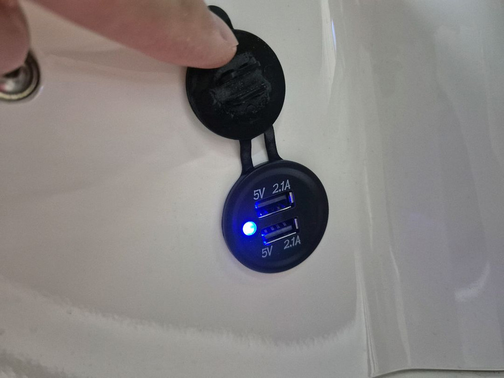 베스파 946 화이트 스쿠터 직거래 합니다. 이미지