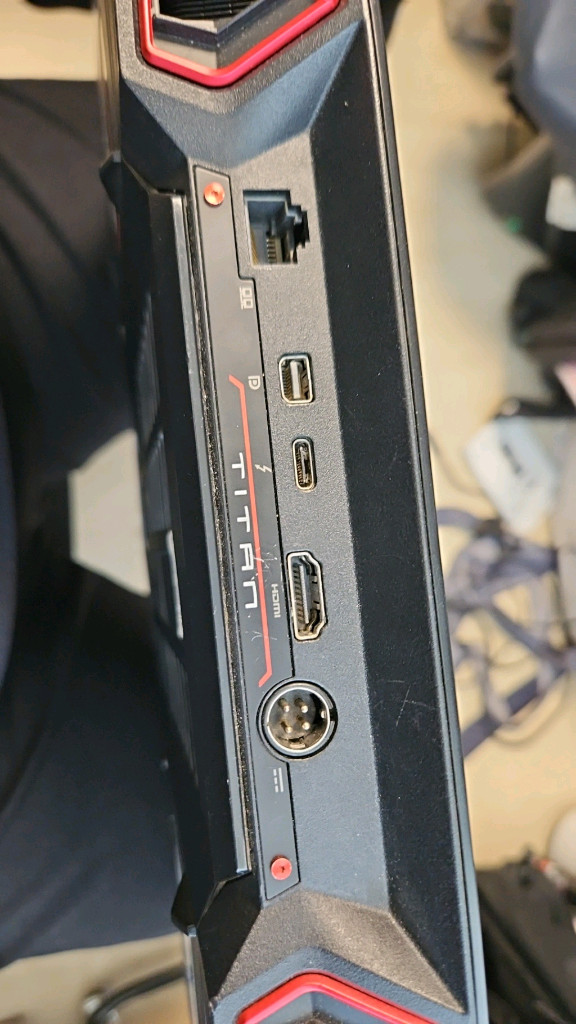 MSI GT73VR 7RE Titan 게이밍 노트북 이미지