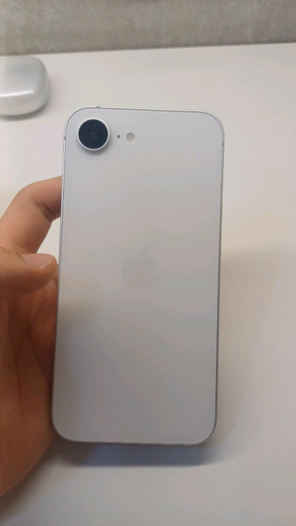 아이폰 16e 128GB 화이트 이미지
