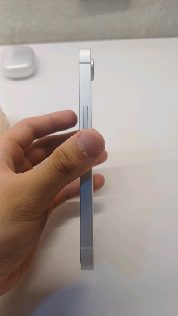 아이폰 16e 128GB 화이트 이미지