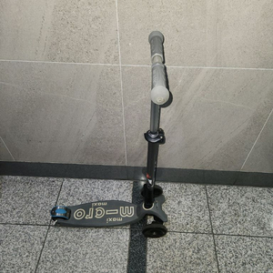 마이크로 킥보드 폴더블 맥시 LED입니다 이미지