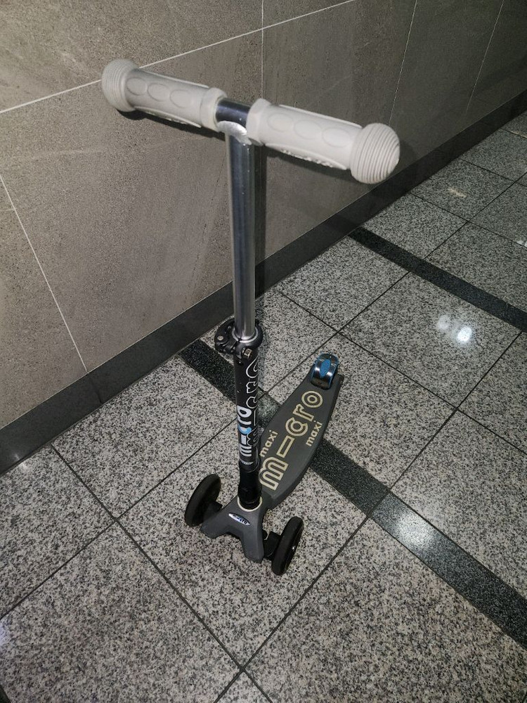 마이크로 킥보드 폴더블 맥시 LED입니다 이미지