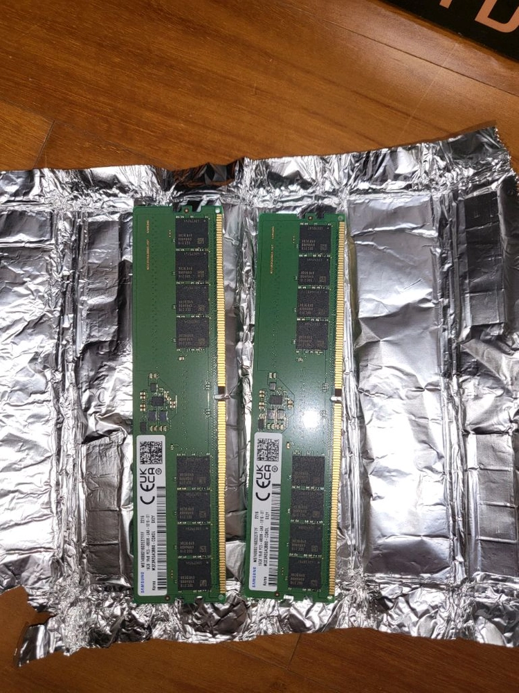 DDR4 3200 메모리 8GB 2개, DDR5 4800 메모리 16GB 2개 이미지