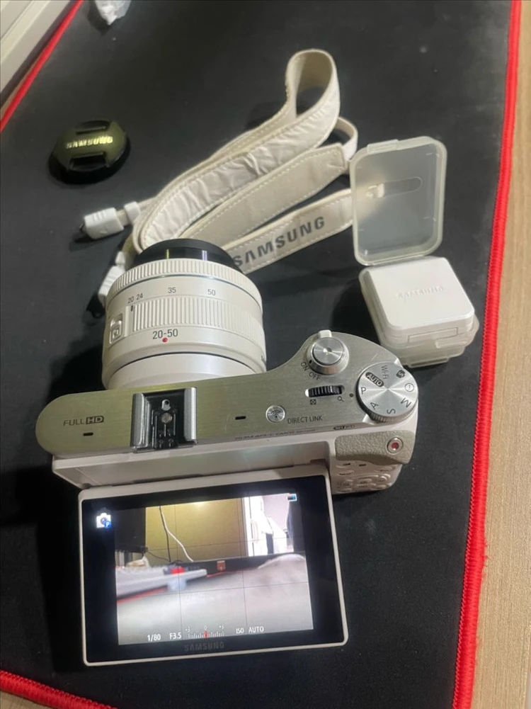 삼성 nx300 미러리스 카메라 20-50렌즈 팝니다 - 안심되는 중고거래