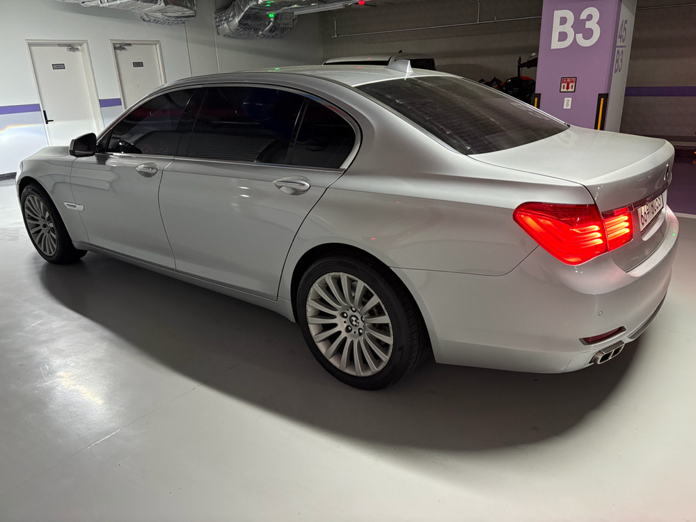 2010년 740li (f02) 실버 이미지
