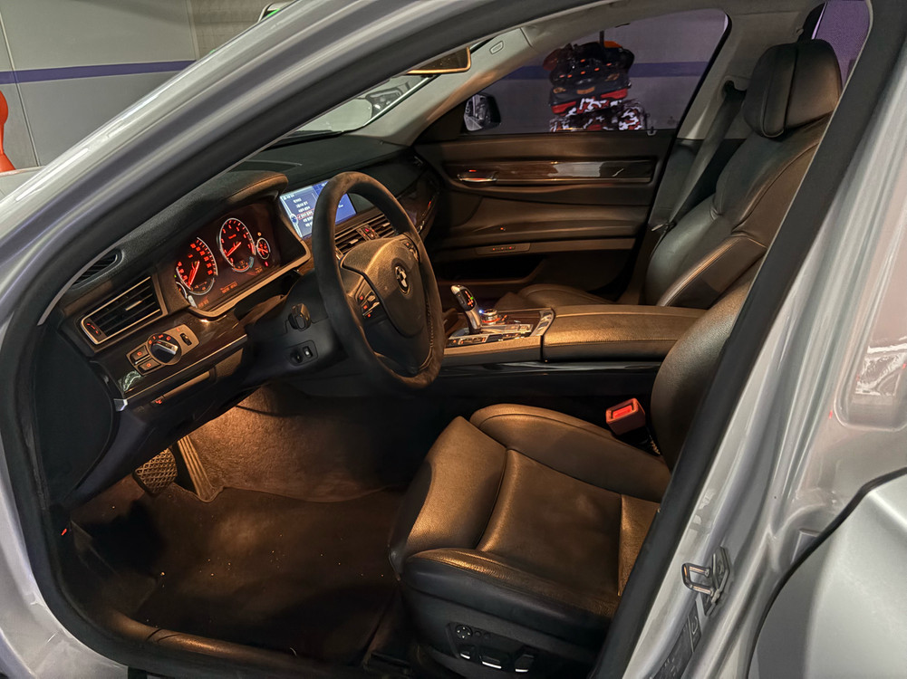 2010년 740li (f02) 실버 이미지