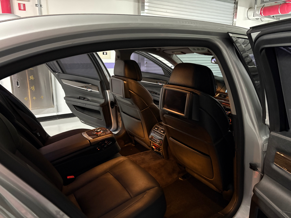 2010년 740li (f02) 실버 이미지