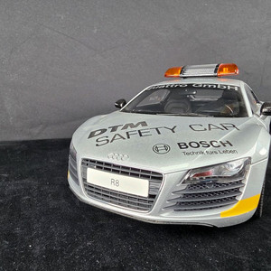 쿄쇼 1:18 아우디 R8 DTM 세이프티카 2008 이미지
