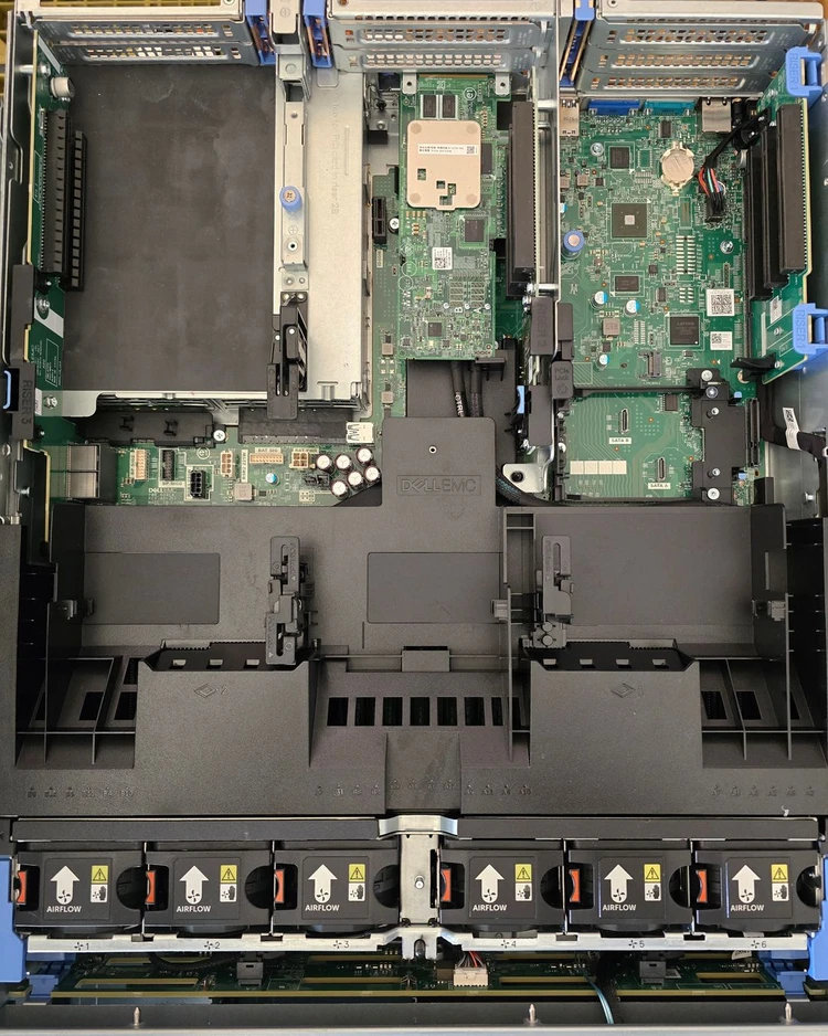 (2U 서버) DELL R740 LFF 8BAY / SFF 8BAY 스케일러블 중고서버 이미지