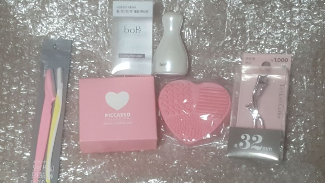 미용소품(쿨링마사저,해면,화장솜,눈썹칼,브러쉬세척매트,뷰러,메이크업 스폰지,mts롤러,세안밴드 등등 이미지