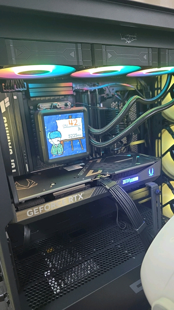 9800x3d 조텍5070 고사양본체 벤큐 2546x 수냉쿨러 풀세트 마우스 키보드 책상 이미지
