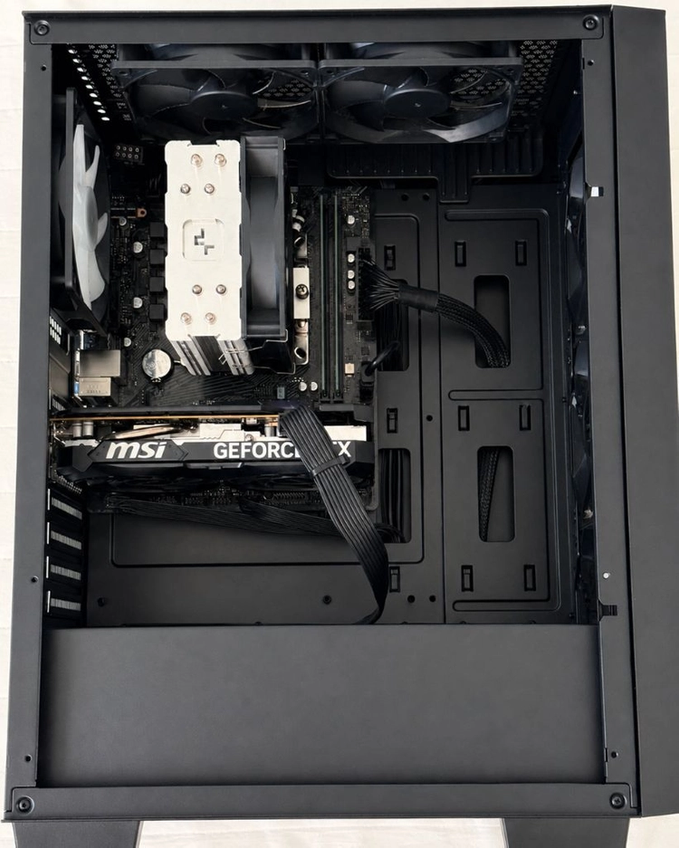 RTX4060/AMD7 5700X3D 상급 조립 컴퓨터 판매합니다. (모니터 서비스) 이미지
