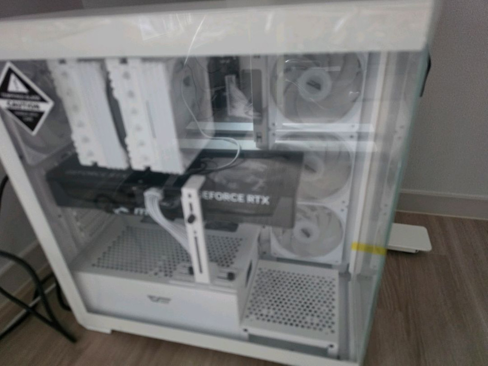 본체 7800x3d Rtx5070 1tb 32gb 게이밍 컴퓨터 이미지