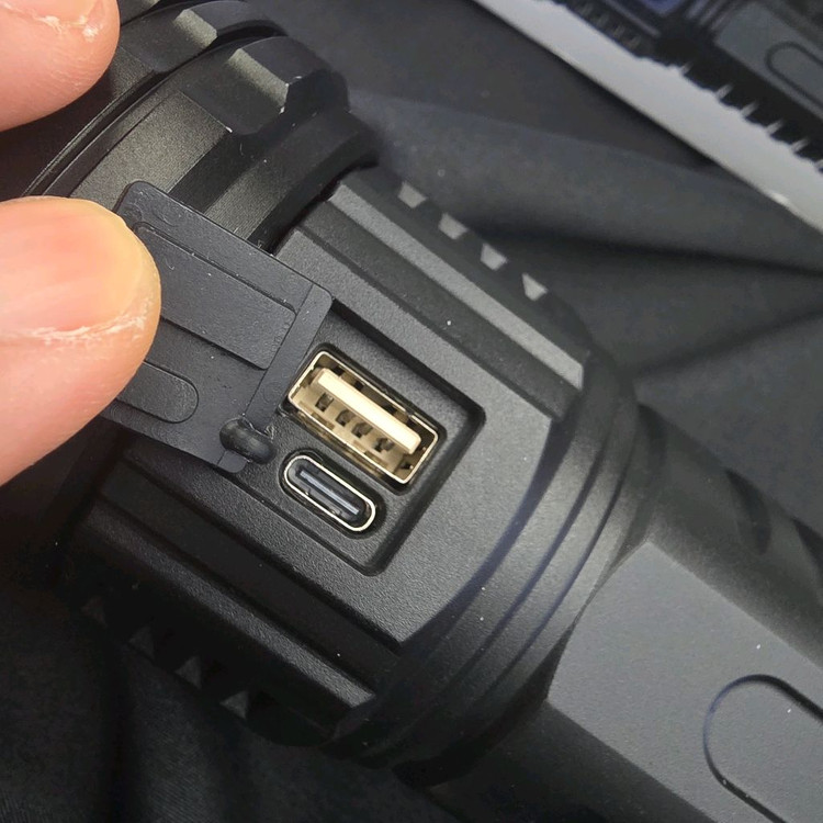 LF-S33 강력 LED 손전등 (15000mAh) 새제품 해루질 캠핑 이미지