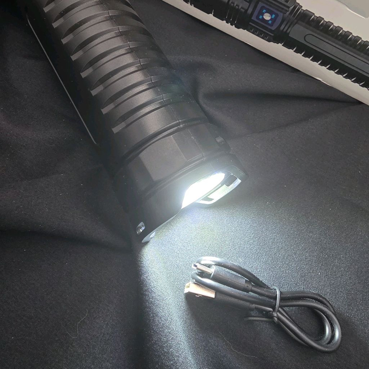 LF-S33 강력 LED 손전등 (15000mAh) 새제품 해루질 캠핑 이미지