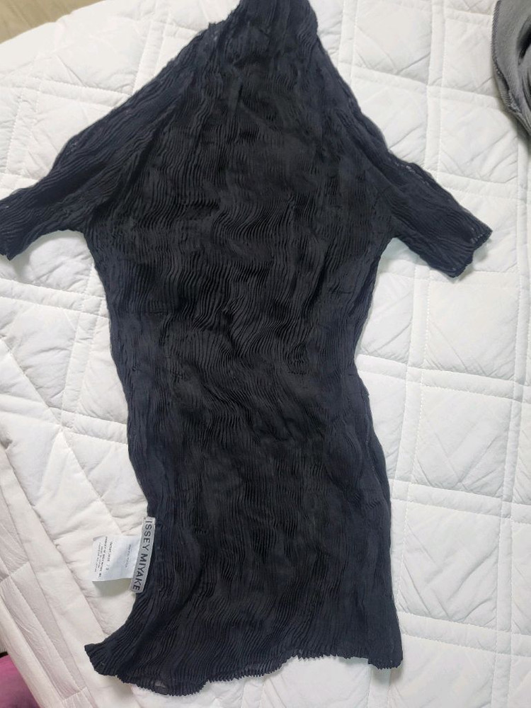 이세이미야케 쉬폰 블랙 반팔 이미지