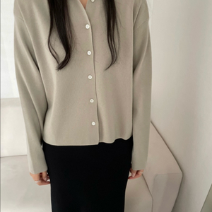 네세서리 cfs 뮤지엄 퓨어 울 카라 가디건 이미지