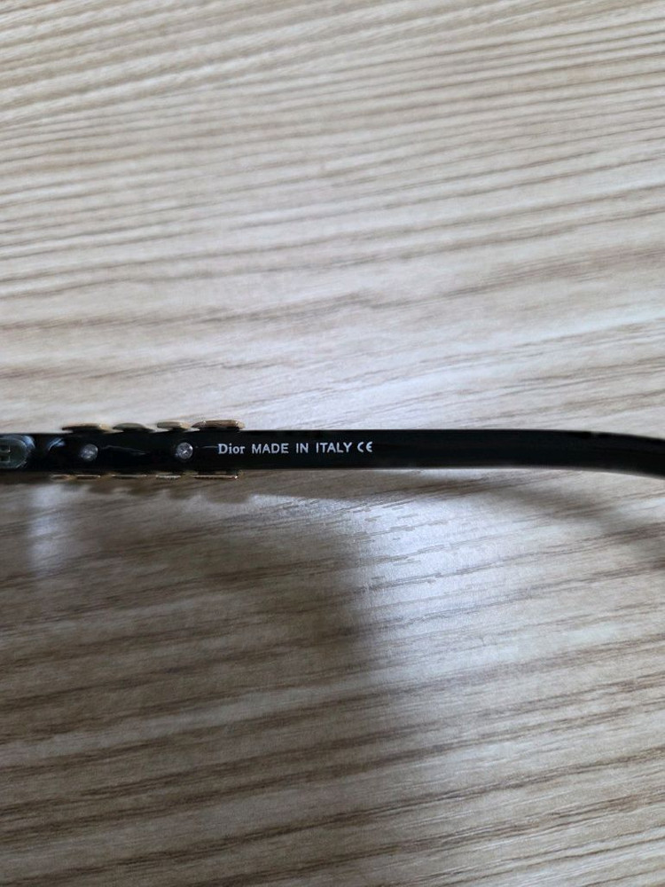디올 선글라스 이미지