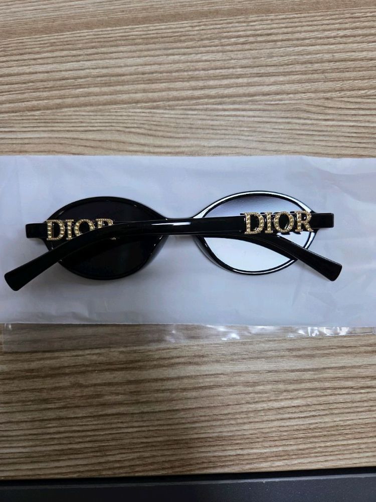 디올 선글라스 이미지