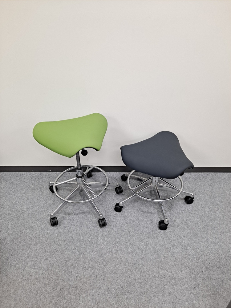 휴먼스케일 새들 스툴 의자 (Humanscale Saddle Stool Chair, 검정) 이미지