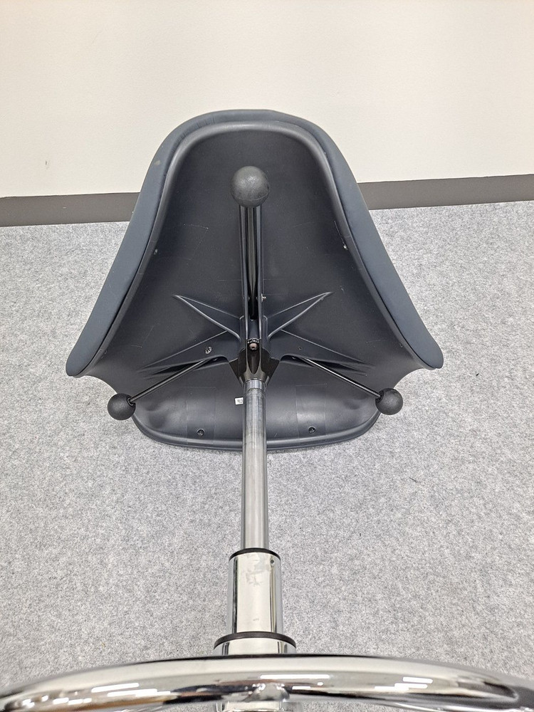 휴먼스케일 새들 스툴 의자 (Humanscale Saddle Stool Chair, 검정) 이미지