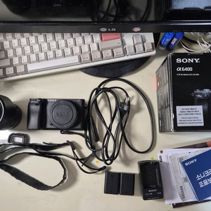 소니 a6400 미러리스 카메라 + SEL 18-135mm렌즈 + pw50 배터리 충전기