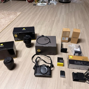 니콘 Zf 카메라와 렌즈 세트 (50mm f/1.4, 24-120mm f/4 S)